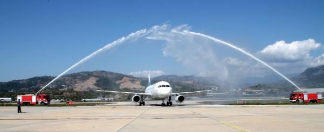 İran'dan ilk kafile Gazipaşa- Alanya Havalimanı'na indi