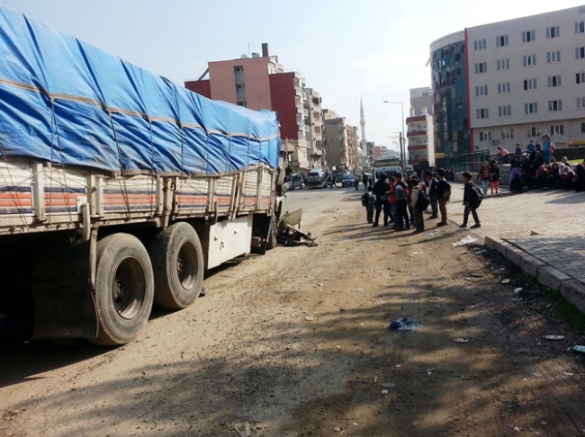 Cizre’de yük dolu kamyon TIR’a çarptı: 1 yaralı