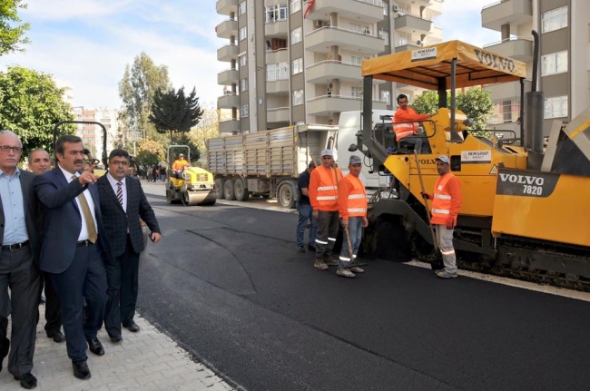 Yayaları ve sürücüleri isyan ettiren yol asfaltlandı