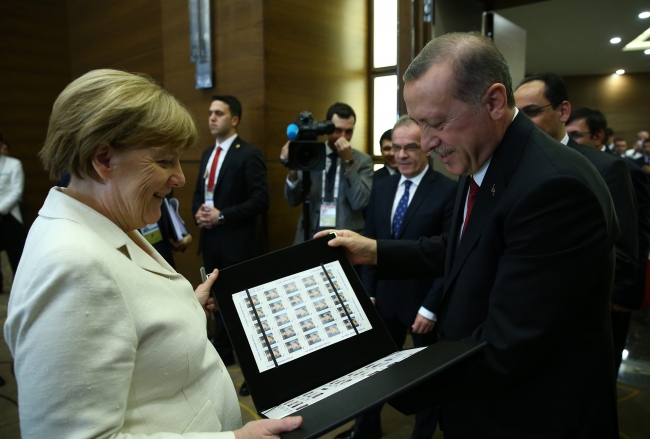 Erdoğan, Merkel'i kabul etti