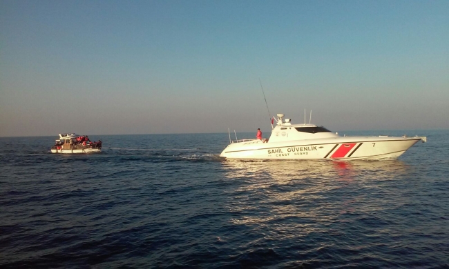 İzmir Seferihisar'da 42 kaçak göçmen yakalandı