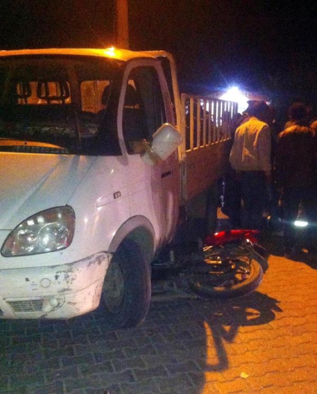 Kaş'ta kamyonetle motosiklet çarpıştı: 1 yaralı