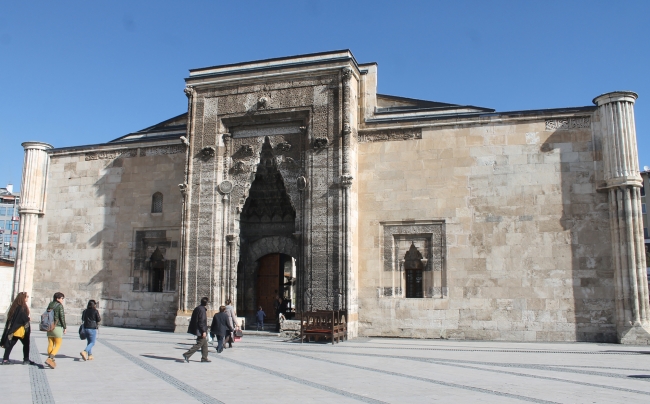 Tarihi Buruciye Medresesi, müftülüğe devredildi