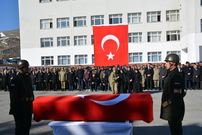 Bitlis’te şehit düşen asker, törenle uğurlandı