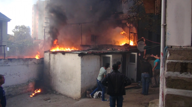 Üsküdar'da korkutan yangın