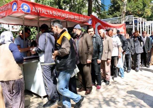 Çanakkale Zaferi anısına helva ve hoşaf dağıtıldı