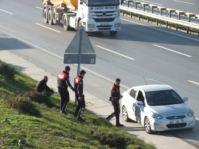 Polis havalimanı çevresindeki arazilerde arama yapıyor