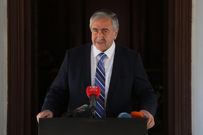 Akıncı: İngiltere, Yunanistan gibi garantörlükten çekilmek istemiyor