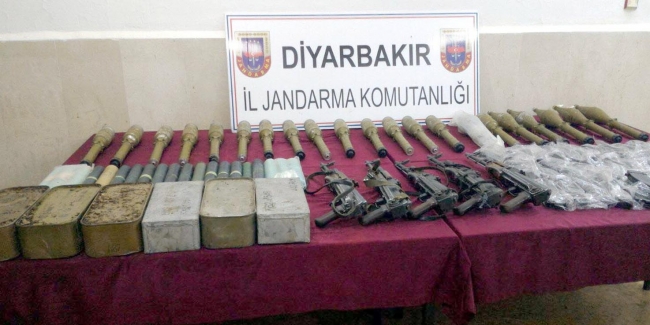Diyarbakır’da yol kontrolünde cephane yüklü araç ele geçirildi