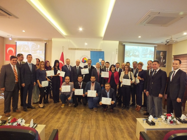 Tarsus'ta girişimcilik kursiyerleri sertifikalarını aldı