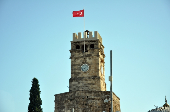 Antalya’nın simgesi, kış saati uygulamasına geçemedi