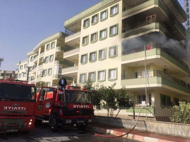 Yangında mahsur kalanlar itfaiye tarafından kurtarıldı