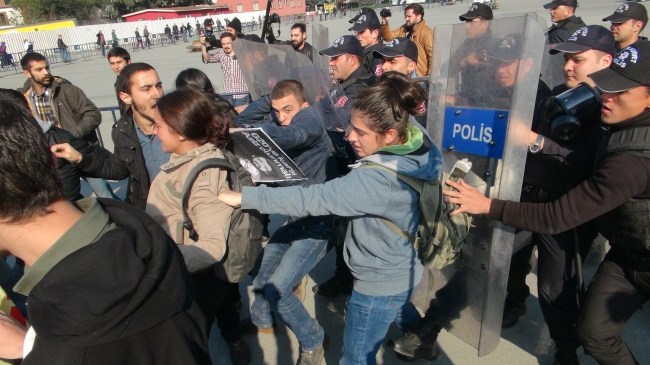 Adliye önündeki eyleme polis müdahalesi