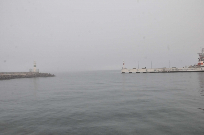 Çanakkale Boğazı sis sebebiyle trafiğe çift yönlü kapatıldı