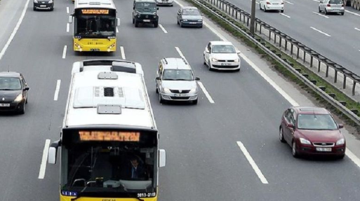 Otobüste bir kadının gizlice fotoğraflarını çeken Suriyeli