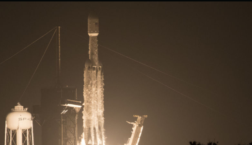 SpaceX, Falcon Heavy roketini üçüncü kez uzaya fırlattı