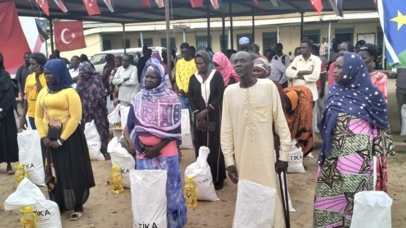 Türk Büyükelçiliği Güney Sudan'da 400 Ramazan kolisi dağıttı