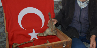 1 asırlık ayağı bavulda saklıyor