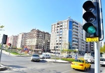 İzmir'de 449 kavşaktaki trafik ışıkları led ampullü hale getirildi