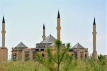 Kırşehir Ahi Evran Üniversitesi Camisi ibadete açıldı