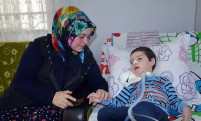 5 yaşındaki Ömer 2.5 yıldır solunum cihazına bağlı