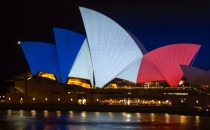 Avustralya'da Opera Evi, Fransa bayrağının renklerine büründü
