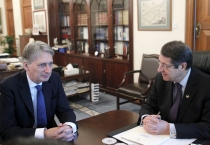 İngiliz Dışişleri Bakanı Hammond, Akıncı'yı ziyaret etti
