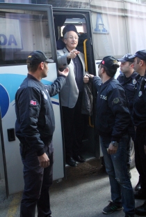 Manisa'daki operasyonda serbest bırakılanlardan yedisi tutuklandı