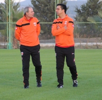 Adanaspor’da yeni teknik direktör Engin İpekoğlu ilk idmana çıktı