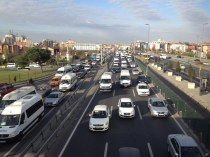 TEM’deki kaza trafiği durma noktasına getirdi