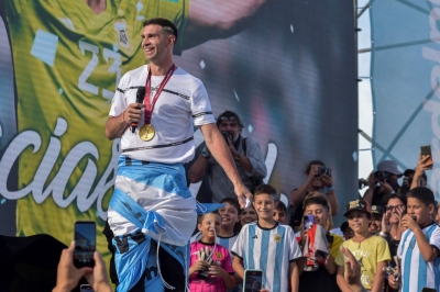 Arjantinli Kaleci Martinez, Eve Dönüş Töreninde Kendinden Geçti