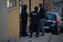 Kosova'da meclise gaz atan milletvekillerinin evlerine polis baskını