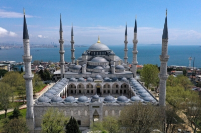 Erdoğan, 5 yıllık restorasyonun ardından ikonik Sultanahmet Camii'ni yeniden açtı