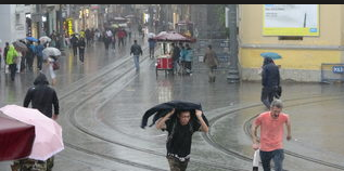 İstanbul'u sağanak vurdu