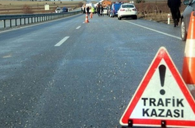 Kars'ta traktör ile TIR çarpıştı