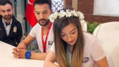 Kendi nikahlarına eşofmanla geldiler