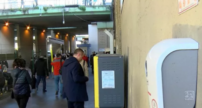 Metrobüs duraklarındaki dezenfektan cihazları kırıldı