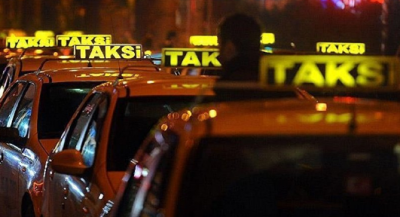 Taksisine binen kadına tecavüz etti